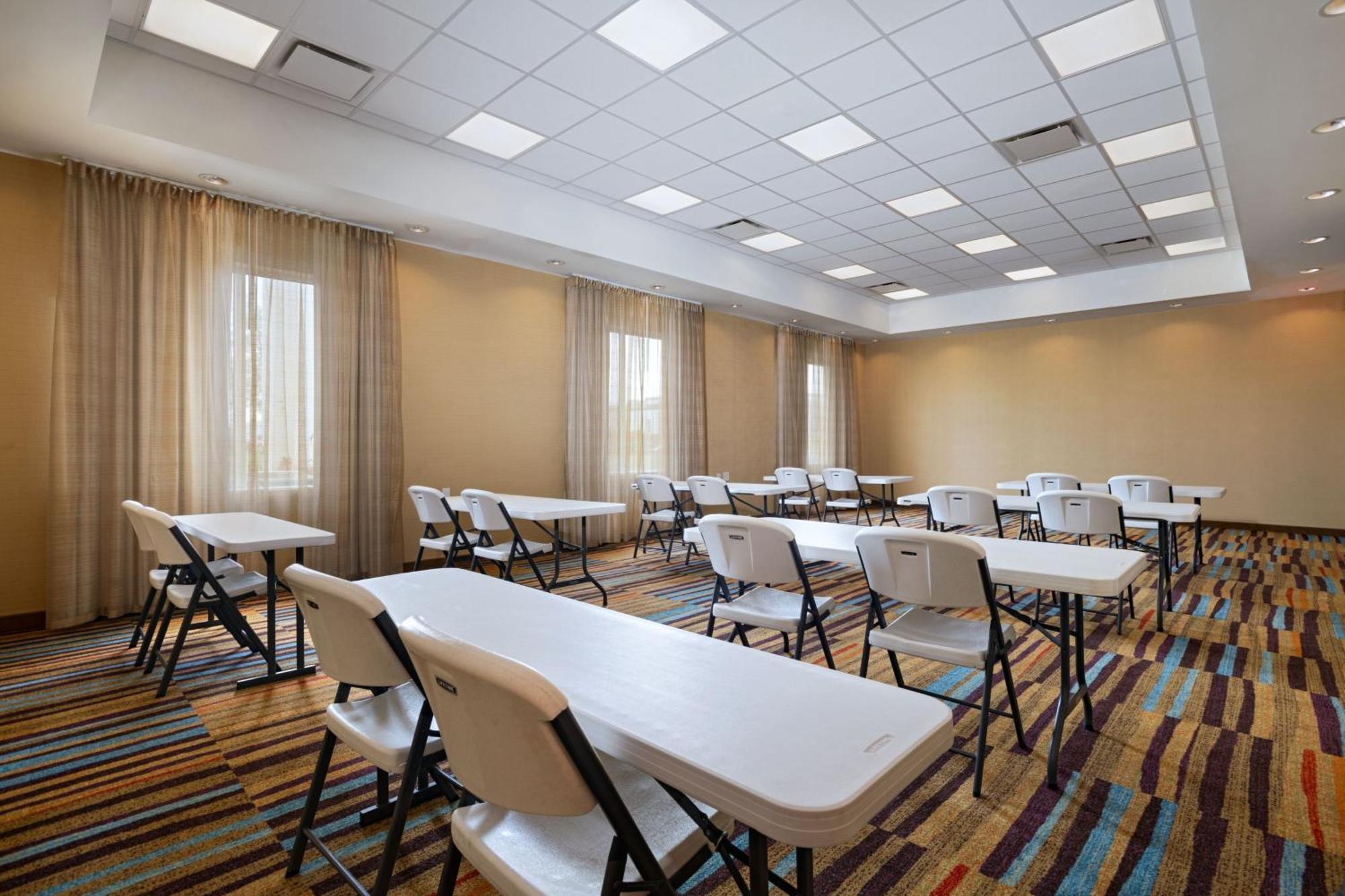 Fairfield Inn & Suites By Marriott Lincoln Airport Zewnętrze zdjęcie